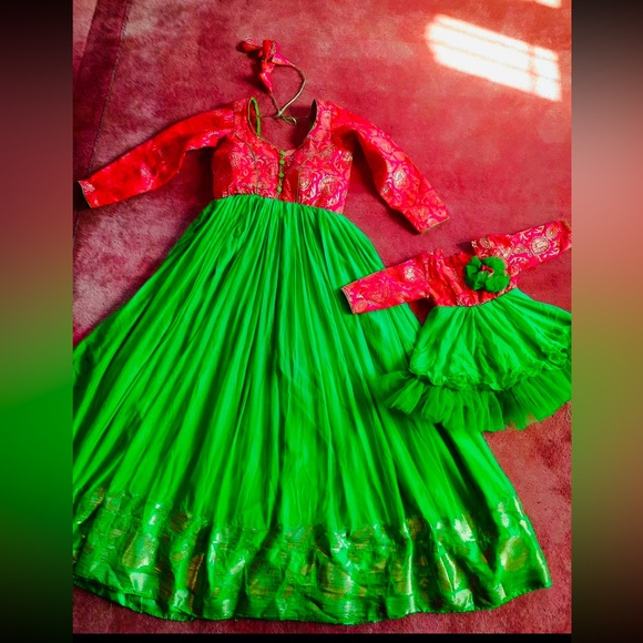 Mommy and me Red and Green gown set - Picture 1 of 3